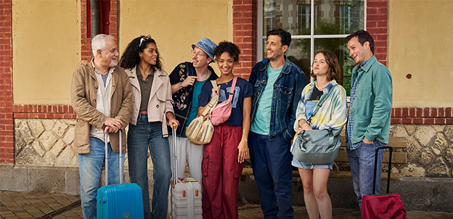 groupe de personne dans la gare