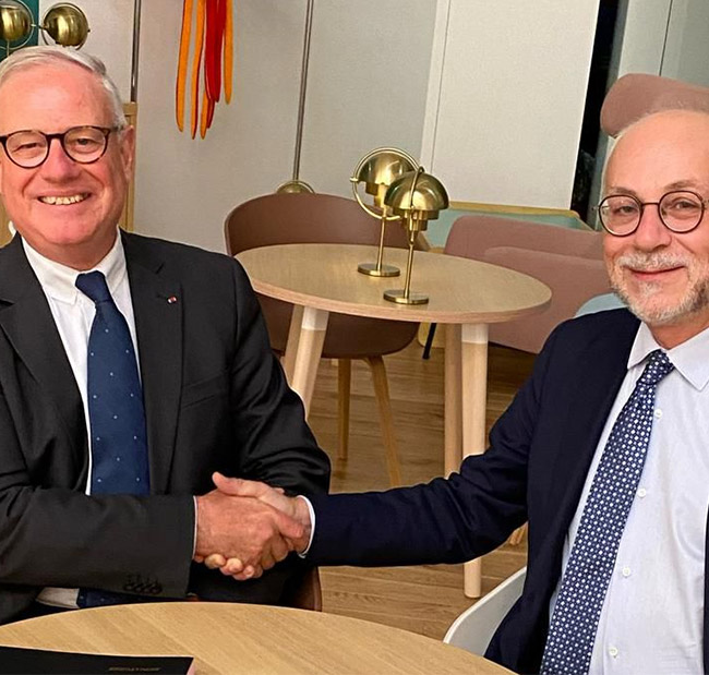 L’Amiral Emmanuel de Oliveira, président de la SNSM et Julien Carmona, président du Crédit Mutuel Arkéa